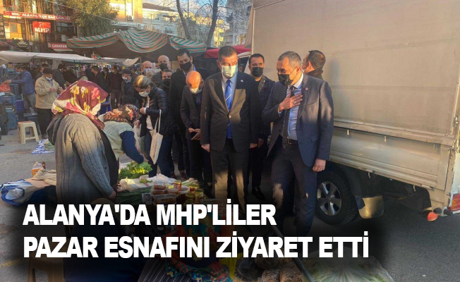 Alanya'da MHP'liler pazar esnafını ziyaret etti