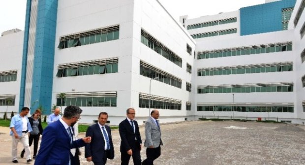 Vali Türker Yeni Kepez Devlet Hastanesi’nde İncelemelerde Bulundu