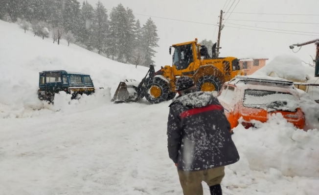 Alanya Belediyesi karla mücadeleye devam ediyor
