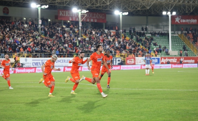 Alanyaspor, Trabzonspor’u hezimete uğrattı