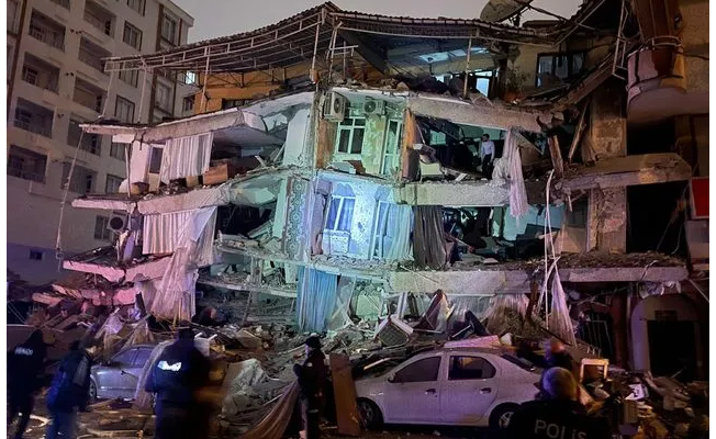 Kahramanmaraş'ta 7,4 büyüklüğünde deprem!