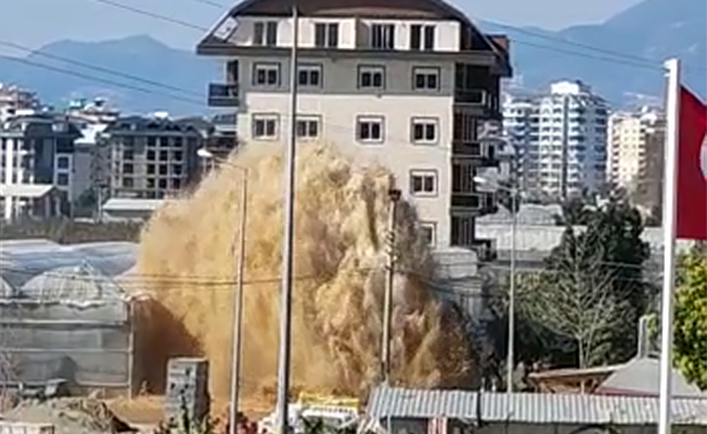 Alanya'da DSİ'nin borusu şiddetli patladı