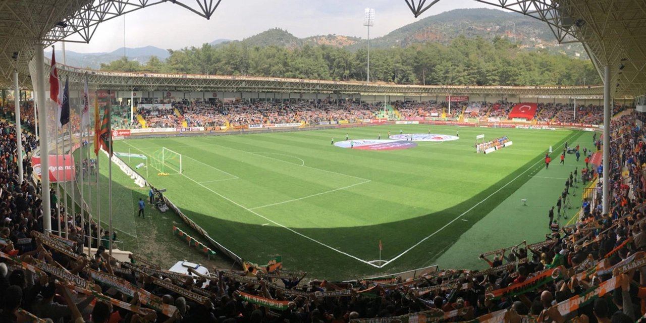 Alanyaspor Süper Lig'e başlıyor! İlk rakip Başakşehir