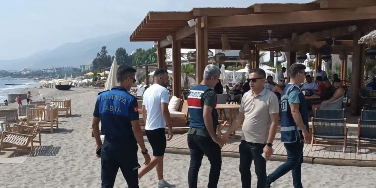 Alanya'da izinsiz 2 sahil büfesine ceza kesildi!