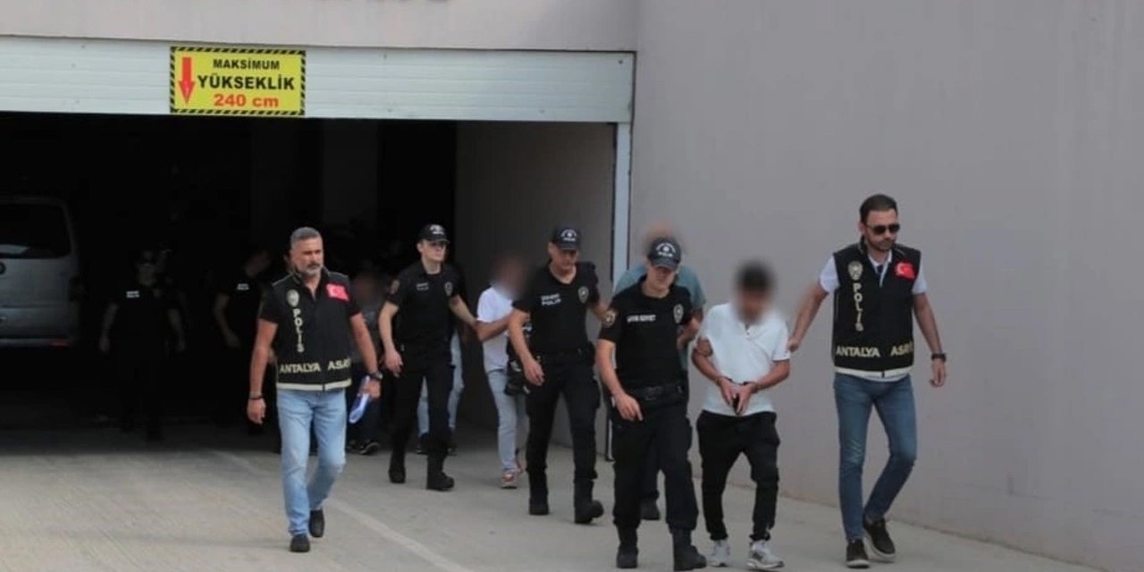 Antalya'da eş zamanlı operasyon! Aranan 45 şahıs gözaltına alındı