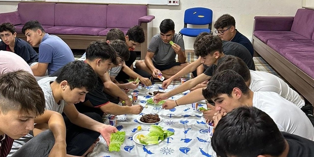 Alanya'da öğrenciler için çiğ köfte etkinliği düzenlendi