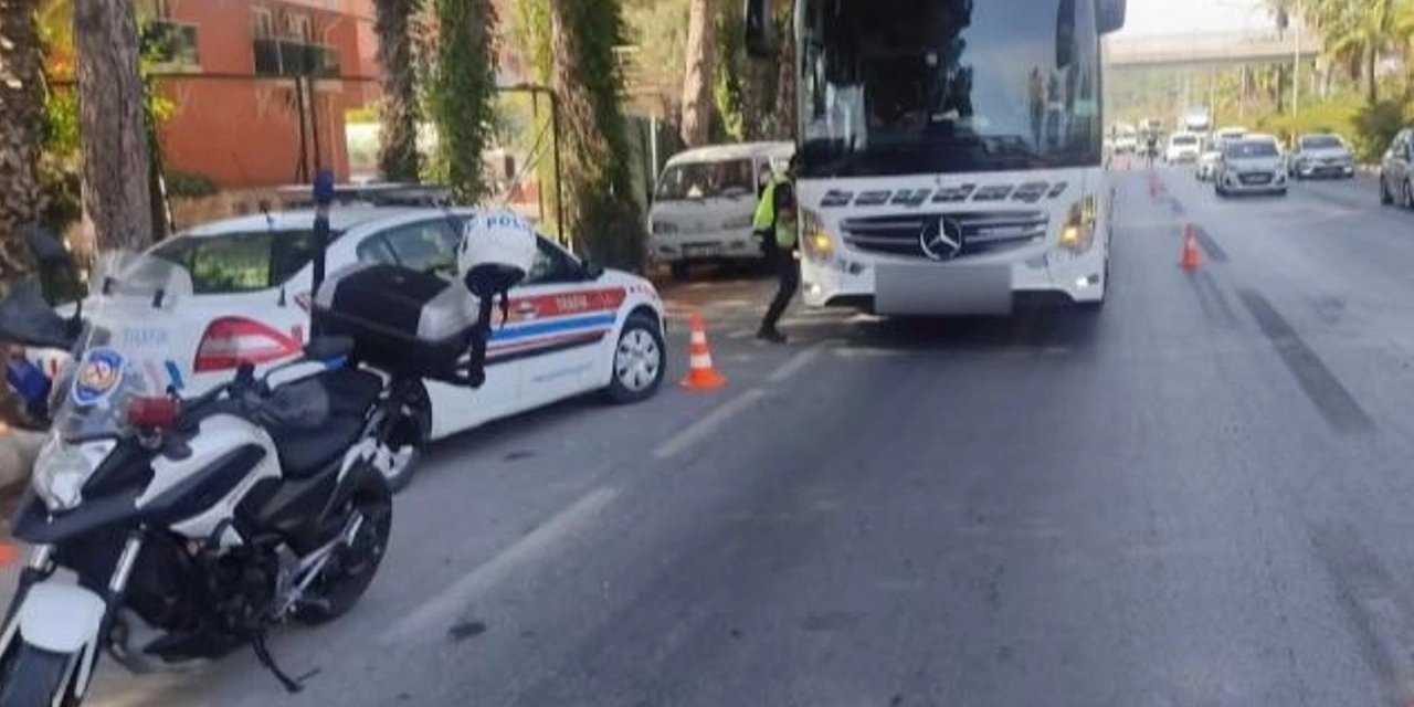 Alanya'da trafik denetimi! Uygulamalarda aranan 2 şahıs yakalandı