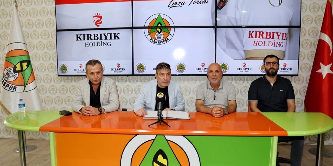 Resmi anlaşma imzalandı! Alanyaspor'un forma kol sponsoru Kırbıyık holding oldu