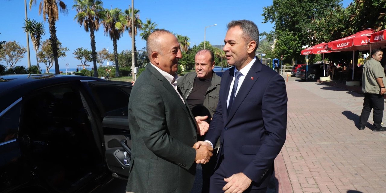 Mevlüt Çavuşoğlu, Alanya'da AK Parti teşkilatı ile istişare toplantısı gerçekleştirdi!