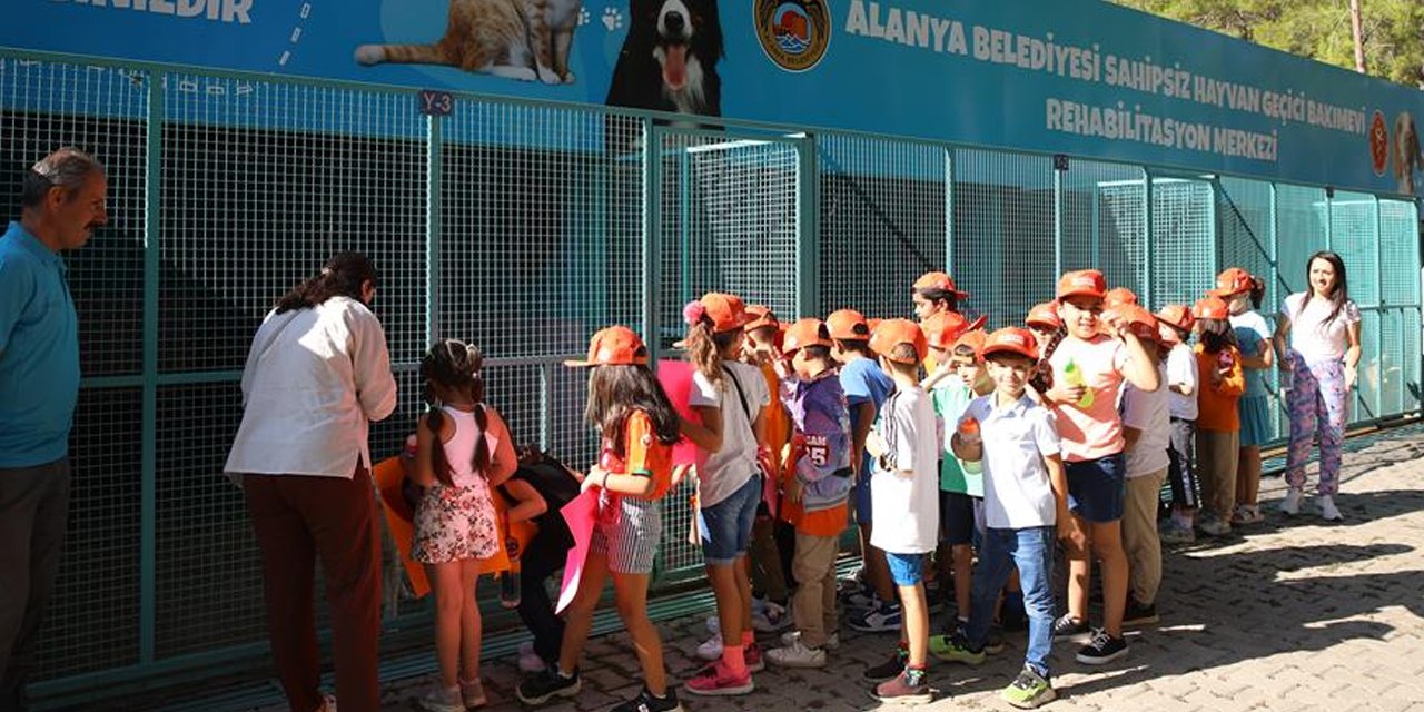 Alanya Belediyesi, Dünya Hayvanları Koruma Günü'nde anlamlı etkinlik düzenledi!