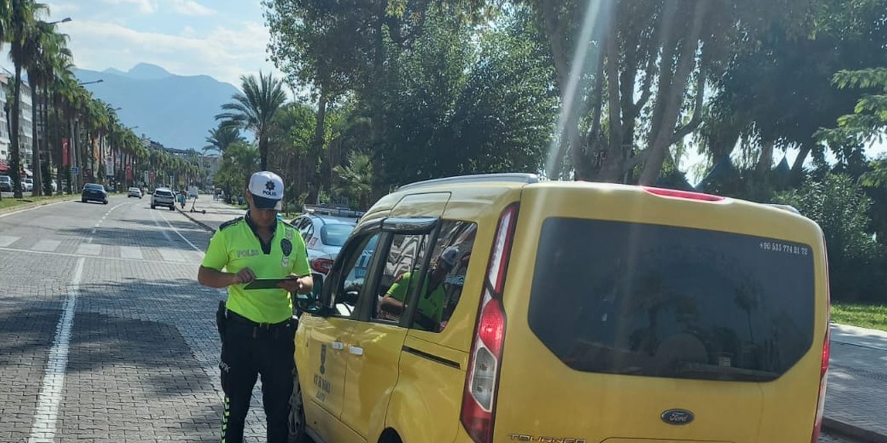 Alanya'da taksi denetimleri sonuçlandı! 11 araçta eksiklik tespit edildi