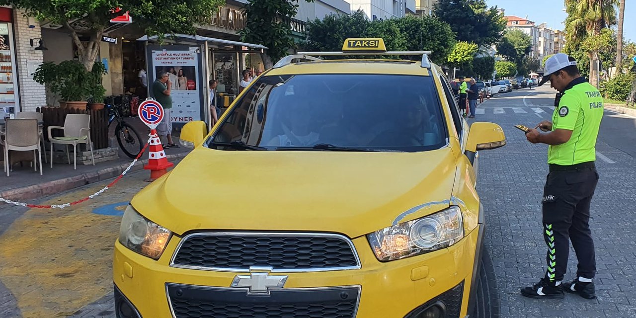Alanya'da taksi denetimi! 21 bin TL cezai işlem uygulandı