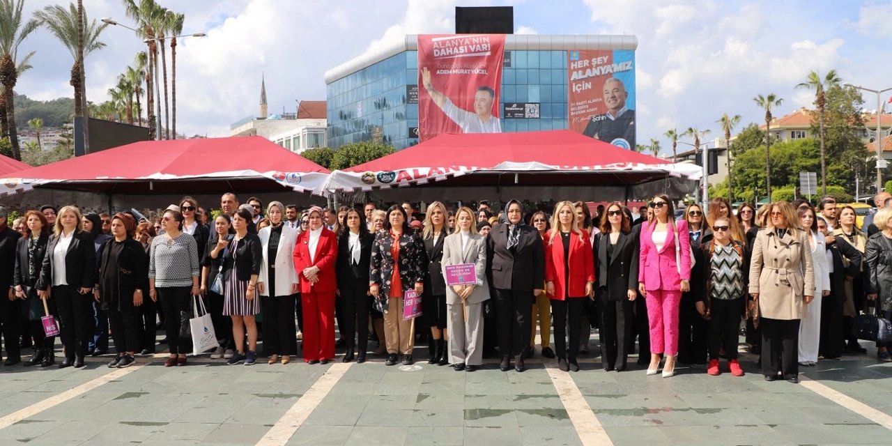 Alanya'da 8 Mart Dünya Kadınlar Günü'nde Eşitlik ve Haklar İçin Güçlü Çağrı