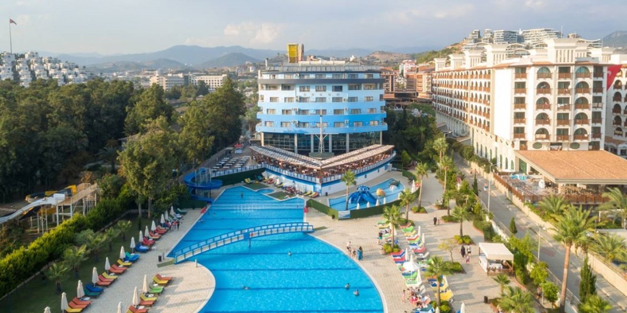Antalya otellerinde doluluk tavan yaptı! Lüks otellerde ev parasına tatil...