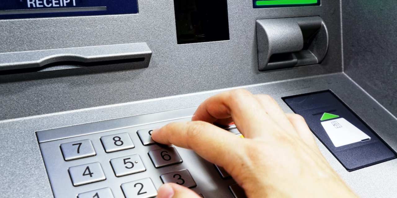 Bankalar ATM para çekme limit güncellemesine gitti, hangi banka günlük ne kadar çekilmesine izin veriyor?