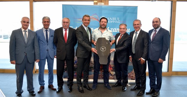 İstanbul Shopping Fest talihlisi Mercedes-Benz Vito’yu teslim aldı
