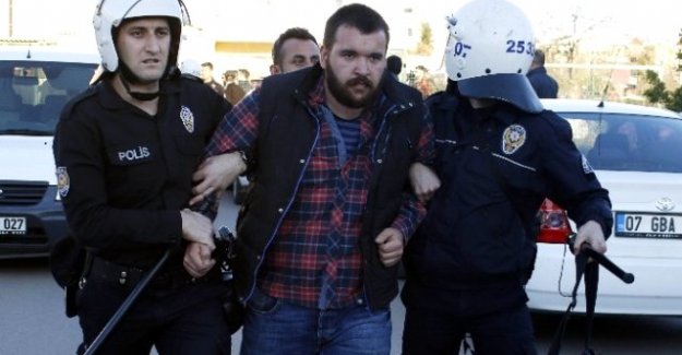 Akdeniz Üniversitesinde Çıkan Olaylarda 15 Kişi Gözaltına Alındı