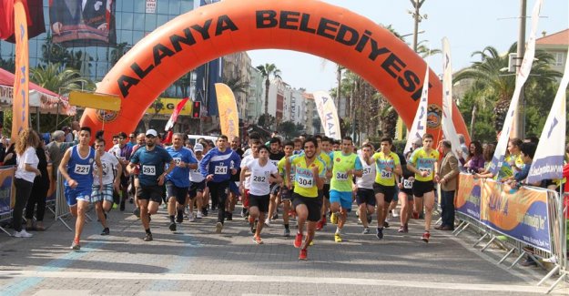 16. Alanya Atatürk Yarı Maratonu ve Halk Koşusu Tamamlandı
