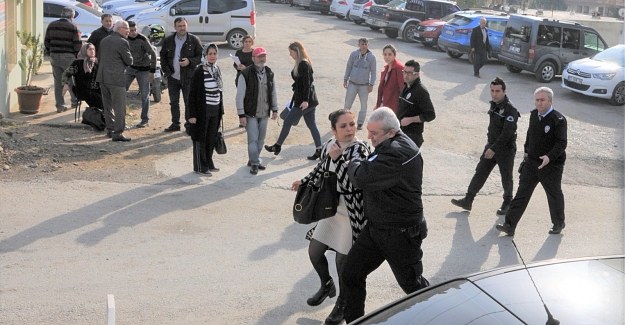 Kadınların kavgasını Adliye polisi önledi