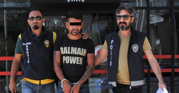 Alanya'da Aranan Hırsız Seyir Terasında Yakalandı