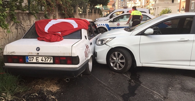 Alanya'da Trafik magandası polis aracına çarptı